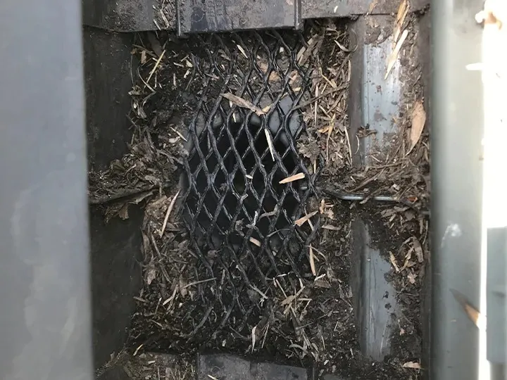 朝日町 S様邸 雨樋清掃事例