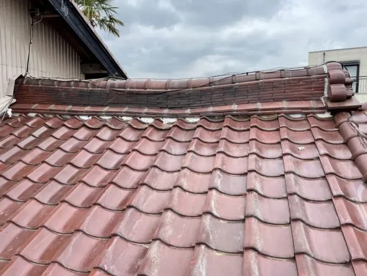 四日市市 N様 雨漏り修理【棟部のみの葺き替え】